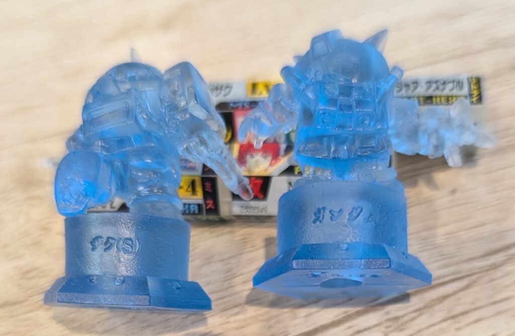 SD Gundam Gashapon Duel RX-78 Gundam & MS-06S Char's Zaku unit names at the back